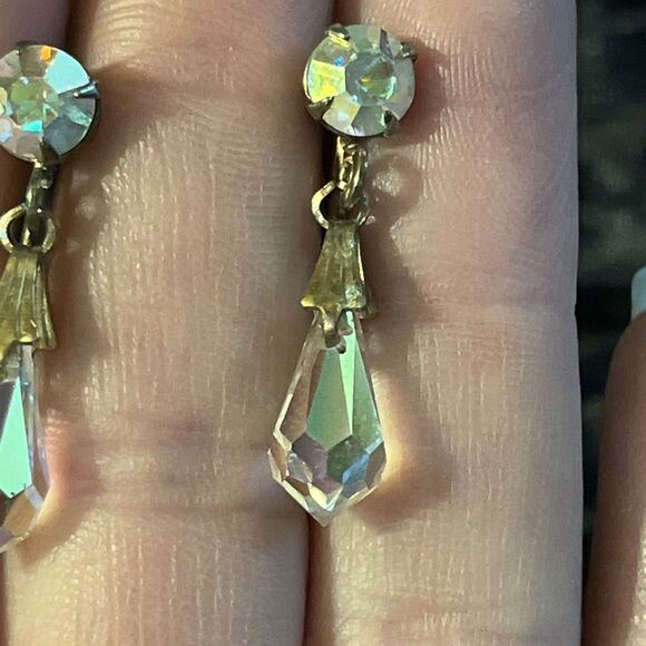 Vintage Goldtone Teardrop Faceted AB Crystal Drop Dangle Screw Back Earrings - Picture 3 of 6